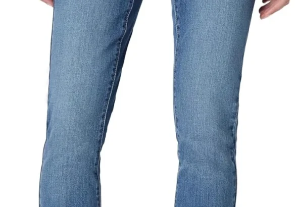 Amazon Essentials Women's Slim-Fit Straight Leg Jeans, Medium-Stretch Denim, Mid