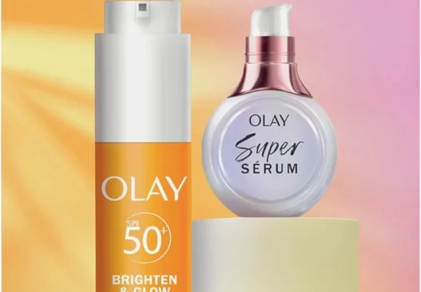Olay Vitamin C SPF50 Gift Set: Brightening Serum & Moisturizer with Niacinamide and Collagen for Glowing Skin