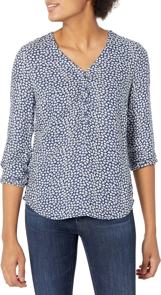 Amazon Essentials Women's 3/4 Sleeve V-Neck Blouse: Loose-Fit Button