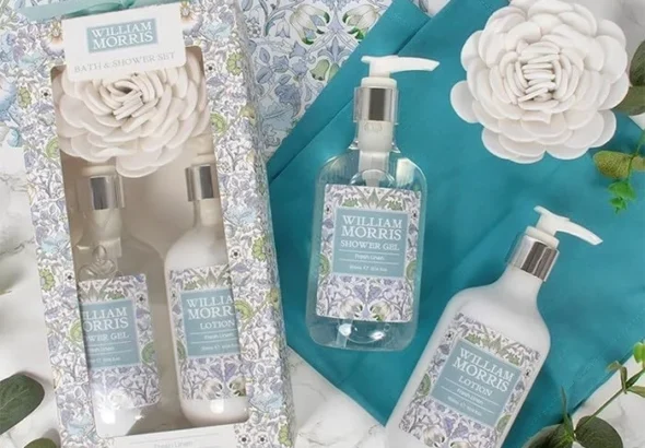 The Leonardo Collection William Morris Lodden Bath & Shower Set Set For Women & Men| Cruelty-Free Shower Gels & Bubble Bath | Travel Friendly Skincare Kit | Moisturising & Nourishing Body Wash Pack.