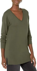 Amazon Essentials Women's Regular Fit Lightweight Long-Sleeved V-Neck Tunic Jumper (Available in Plus Size), Dark Olive, M