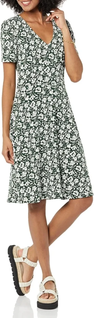 Amazon Essentials Women's Short-Sleeve V-Neck Fit and Flare Floral Jersey Dress