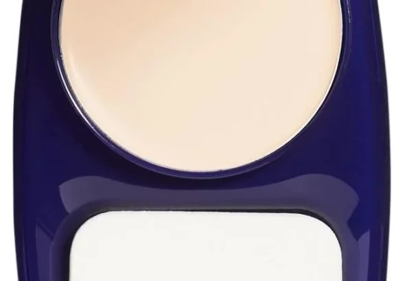 CoverGirl AquaSmooth SPF 20 Compact Foundation - # 705 Ivory for Women 0.4 oz Foundation