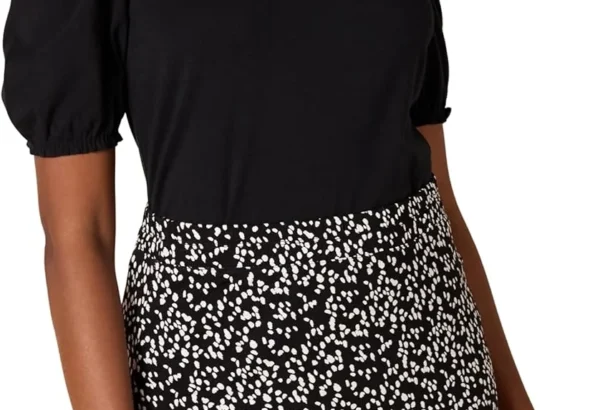 Amazon Essentials Women's Regular-Fit Puff Short-Sleeve Crewneck T-Shirt, Black, Medium