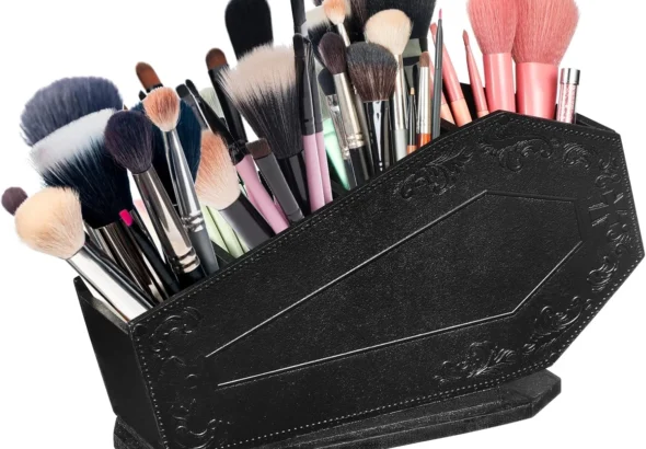 Maitys Coffin Makeup Brush Holder Gothic Wooden Organizer Spooky Coffin Case Gifts for Women Cosmetic Display Cases Spooky Home Office Pencil Brushes Organizer Bathroom Christmas Decor Accessories